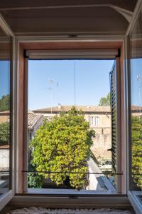 a window with a view of a tree outside at Domus san vitale in Ravenna