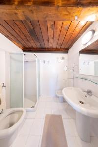 a bathroom with a sink and a tub and a toilet at Domus san vitale in Ravenna
