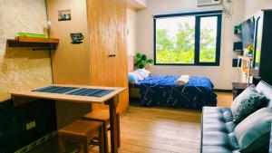 TV a/nebo společenská místnost v ubytování Cozy Corner at Paseo Verde with Free On-Site Private Parking