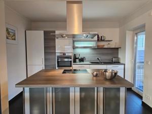 Nhà bếp/bếp nhỏ tại Ferienhaus Salzhaffblick