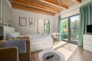 TV a/nebo společenská místnost v ubytování Ferienhaus Kleine Sommerliebe - mit Garten am Radwanderweg