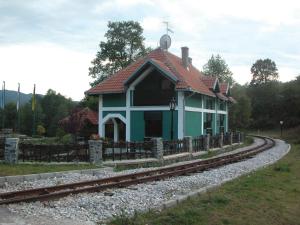 Taman di luar Planinska kuća