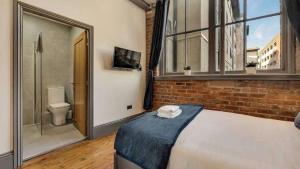 Voodi või voodid majutusasutuse Bands Warehouse III - Sleeping 8 Guests! toas +13 fotot