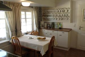 a kitchen with a table with a bowl of fruit on it at Welkimen tüs 1-Tradition in Oldsum