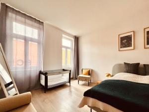 Postel nebo postele na pokoji v ubytování SERVUS HOMES - Metro Stadthalle - SOUND OF MUSIC