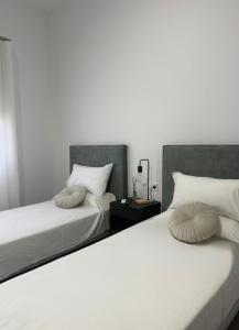 two beds sitting next to each other in a bedroom at M&A Hostal in Bechí +29 photos
