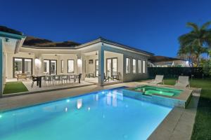 Bazén v ubytování Villa Grand nebo v jeho okolí