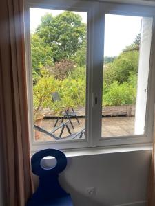 a window with a view of a garden outside at Chambre dans villa les terrasses in Oullins