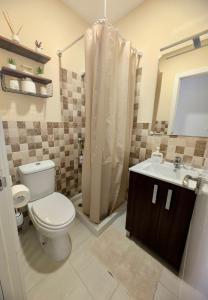 Koupelna v ubytování Acapulco Apartamento cerca de Santa Cruz y del mar + 41 fotografií