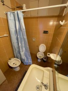 a bathroom with a sink and a toilet and a tub at La Casona in Posadas +15 photos