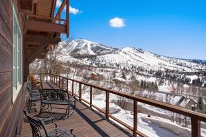 Gallery image of Steamboat Chalet on the Ridge in Steamboat Springs +37 photos