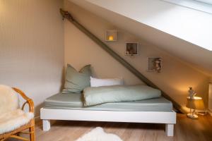 a bed in a room under the stairs at Lux Ferienwohnung altes Landwarenhaus mit Garten und zubuchbarer Sauna in Hedersleben