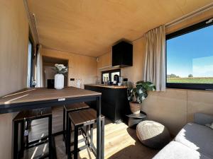 a kitchen and living room in a tiny house at Tiny House du Gad Bourgeois in Chièvres