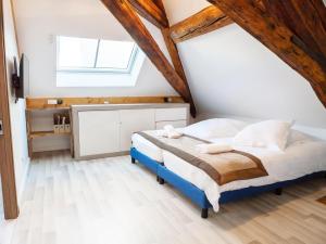 Ένα ή περισσότερα κρεβάτια σε δωμάτιο στο Appartement Chaleureux et Moderne sous les toits du Château 8pers