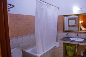 Ванная комната в Burundi Sweet Home +8 фотографий