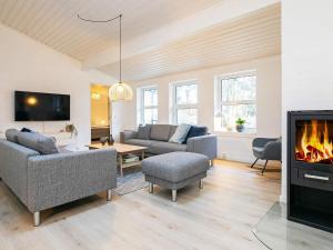 Χώρος καθιστικού στο 14 person holiday home in Sæby