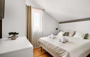Katil atau katil-katil dalam bilik di Villa Grazia by Villas Guide +42 gambar