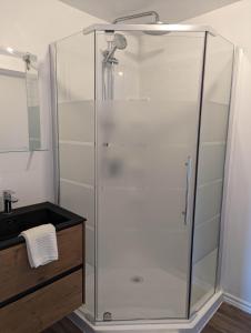 Bilik mandi di Chambre de l'Ours-Muwin-Bear