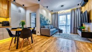 Kuchyň nebo kuchyňský kout v ubytování Apartament WoodLux z prywatną sauną