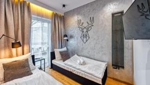 Postel nebo postele na pokoji v ubytování Apartament WoodLux z prywatną sauną