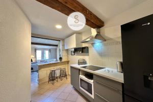 a kitchen with a sink and a stove top oven at Numéro Quarante Arles Center in Arles
