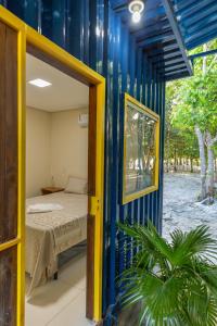Katil atau katil-katil dalam bilik di Mogi dos Passaros casa container azul