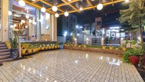 a lobby of a building with a fountain in the floor at Golden Spoon in Jāmb