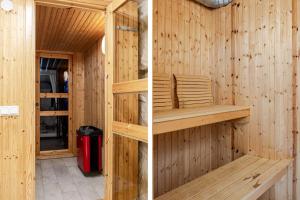 due foto di una sauna con una parete di legno di Lakefront Getaway in Hagaparken Central Stockholm a Stoccolma