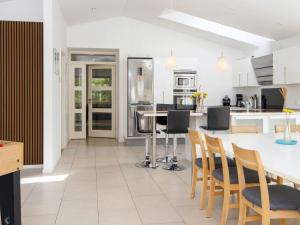 Nhà bếp/bếp nhỏ tại 14 person holiday home in Grenaa-By Traum +27 ảnh