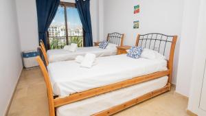 Postel nebo postele na pokoji v ubytování Marina Real 232 + 24 fotografií