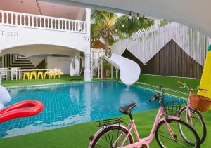 Kolam renang di atau dekat dengan Luxury 5 Bedroom Funplace Pool Villa in Pattaya