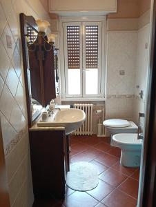 Ένα μπάνιο στο Camera Pero con bagno in comune