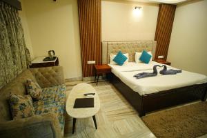 Φωτογραφία από το άλμπουμ του Hotel Suncity Villa σε Jāmb