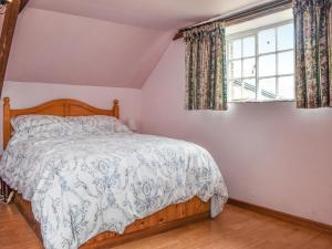 Postel nebo postele na pokoji v ubytování Nutmeg's - Uk50373