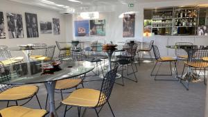 Restoran atau tempat lain untuk makan di Royal Cottage Pamela Hotel Cassis
