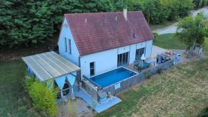 an overhead view of a house with a swimming pool at Les Maisons du Marais in Groléjac