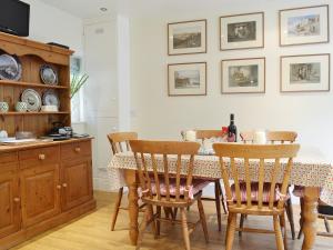 TV a/nebo společenská místnost v ubytování Laundry Cottage