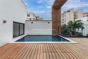 a swimming pool on the deck of a building at Apê com piscina e academia: Metrô 350m in Rio de Janeiro