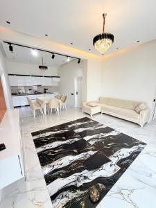 Kuchyň nebo kuchyňský kout v ubytování Quba Mountain View Villa with Heated Pool