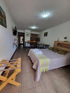a bedroom with a bed and a table and chairs at Ruka 7- Andarlibre in San Martín de los Andes