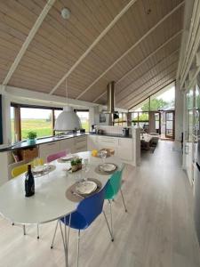 Et opholdsområde på Sommerhus Med Panoramaudsigt Ved Haderslev