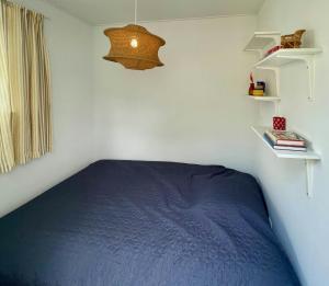 Postel nebo postele na pokoji v ubytování First Row Beach House With Panoramic Views + 26 fotografií