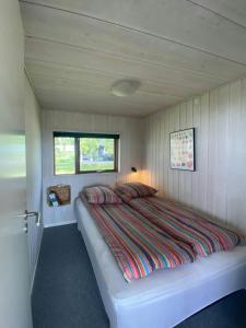 En eller flere senge i et værelse på Sommerhus Med Panoramaudsigt Ved Haderslev