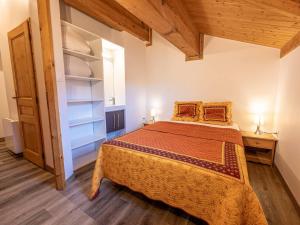 Ένα ή περισσότερα κρεβάτια σε δωμάτιο στο Chalet spacieux à Plagne Soleil, 8 pers, WiFi - FR-1-351-83