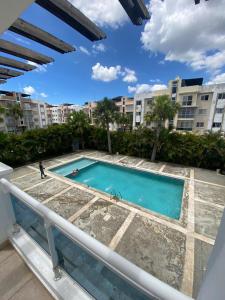 a swimming pool on the balcony of a apartment at Beautiful apartment near STGO airport in Santiago de los Caballeros