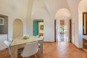 Posezení v ubytování Historical Dammuso With Pool In Pantelleria