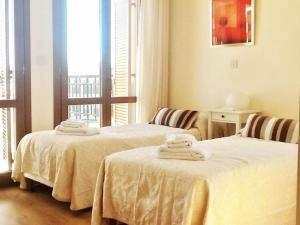Postel nebo postele na pokoji v ubytování Theseus Village - 2 Bed Apartment with Pool View, Aphrodite Hills