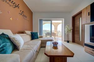 Posezení v ubytování Oakville, Valley Views, Private Heated Jacuzzi by Haven & Keys Malta