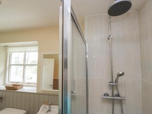 Phòng tắm tại The Gameskeepers Cottage +34 ảnh