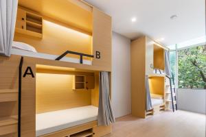 Postel nebo postele na pokoji v ubytování Guangzhou Xingdu International Youth Hotel Apartment Hostel-Near Canton Fair And Canton Tower